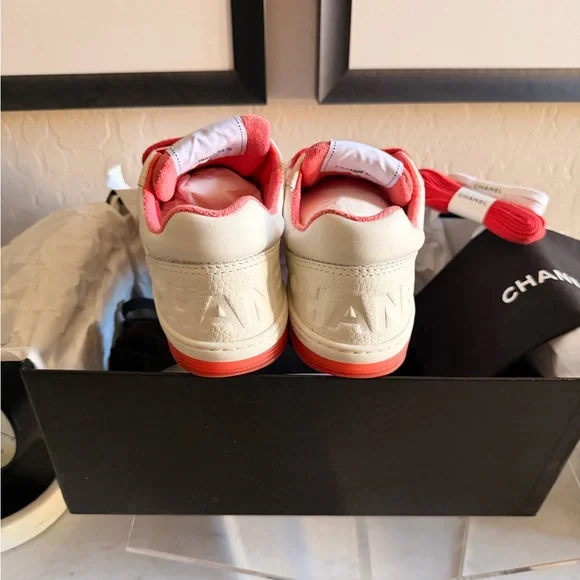 CHANEL Grained Calfskin Fabric Womens Logo Sneakers 39 White Red - Picture 4 of 15